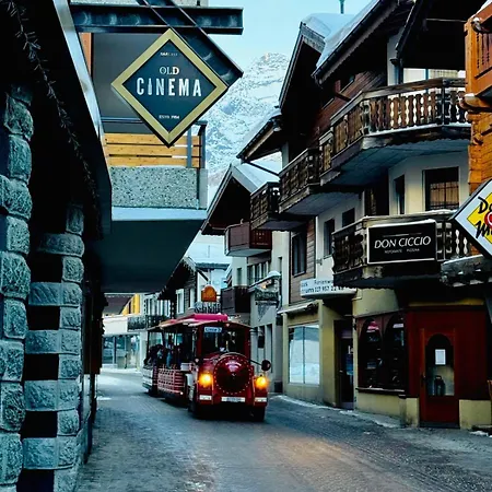 Moderne Au Centre De Saas Fee